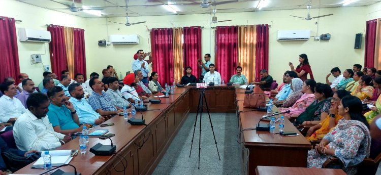 नशे की रोकथाम के लिए शिक्षण संस्थानों में ज्यादा ध्यान देने की आवश्यकता – डीसी