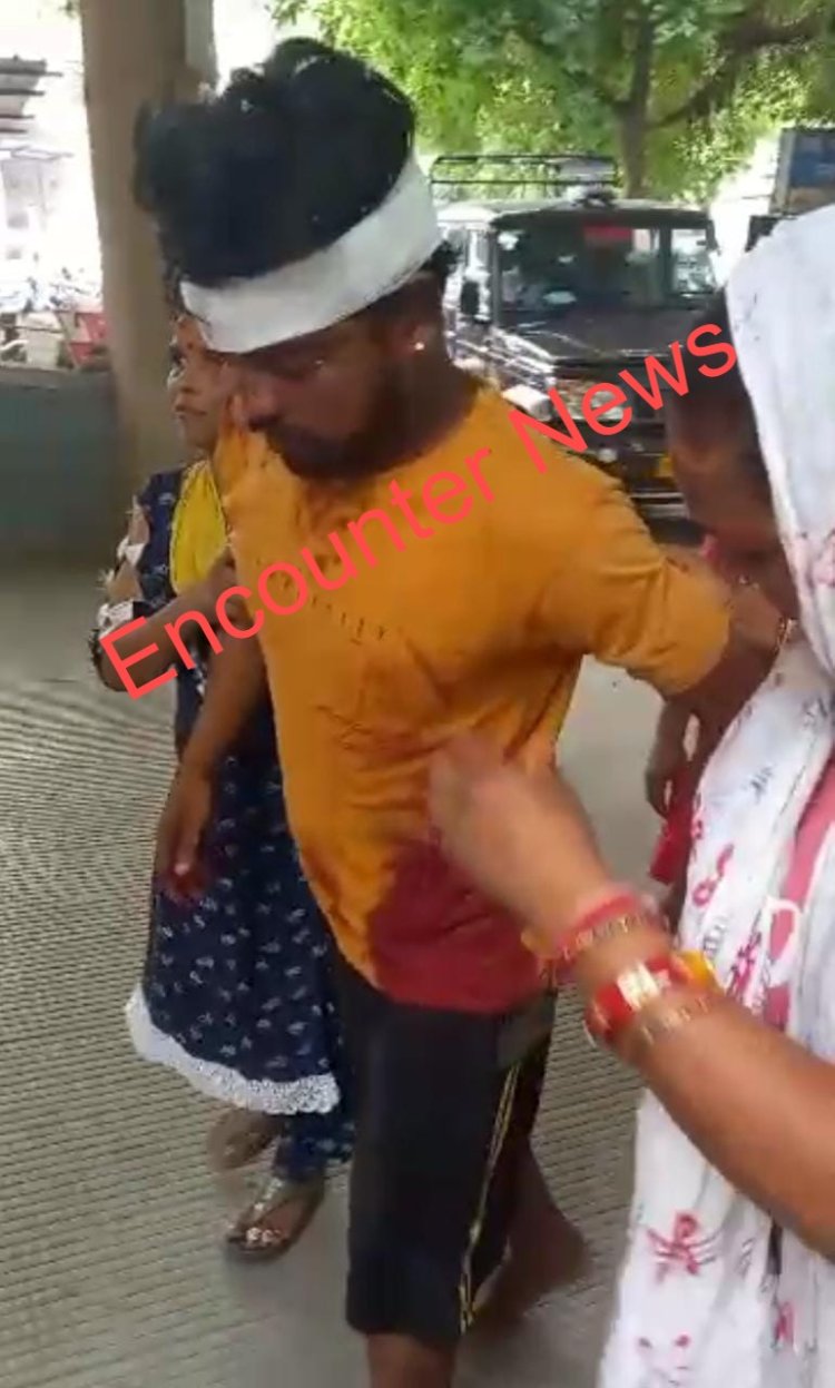 जालंधरः तेजधार हथियारों से हमलावारों ने युवक पर किया हमला, देखें Live