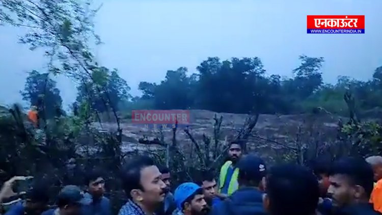 भारी बारिश के कारण खिसकी चट्टान, 10 की मौत 48 घर हुए तबाह, देखें वीडियो