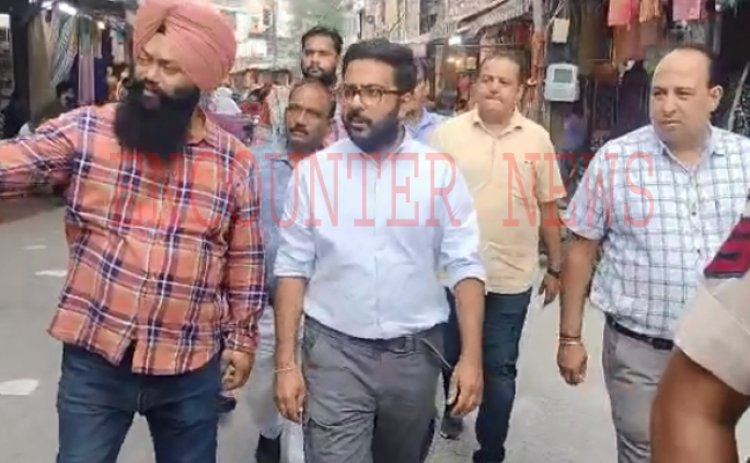 जालंधरः इस बाजार में खुद पहुंचे निगम कमिशनर, दुकानदारों में मचा हड़कंप, देखें वीडियो