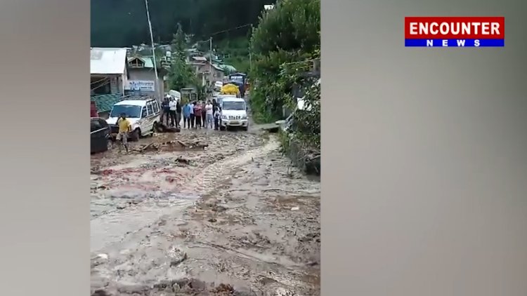 लगातार तीसरे दिन फटा बादल, सड़क व बगीचों को भारी नुकसान, देखें वीडियो