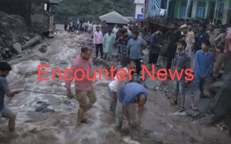 बादल फटने से थलीला-चिराला लिंक रोड का एक हिस्सा बहा, देखें वीडियो 