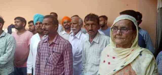 पंजाब : लंबरदारी चुनाव को लेकर दो गुटों में झड़प, देखें वीडियो