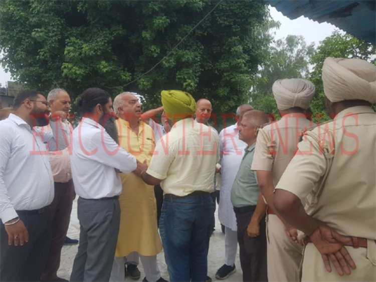 जालंधरः Sodal Mandir की दीवार गिरने को लेकर हुआ हंगामा