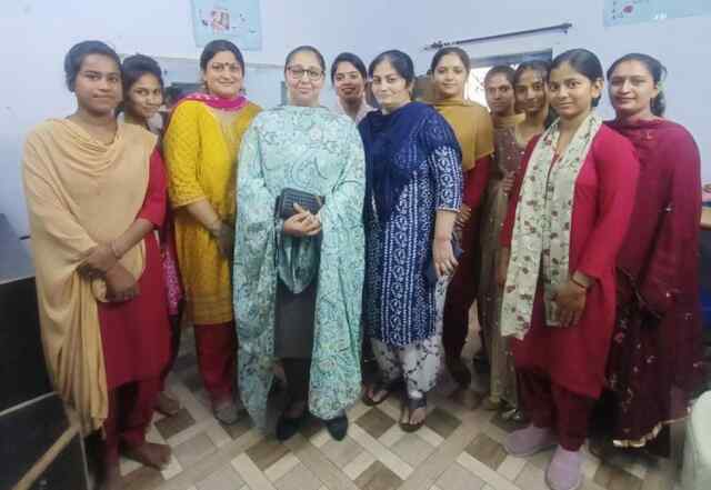 हिमोत्कर्ष महिला प्रशिक्षण संस्थान में ब्यूटी कल्चर ट्रेड की छात्राओं के लिए कार्यशाला आयोजित