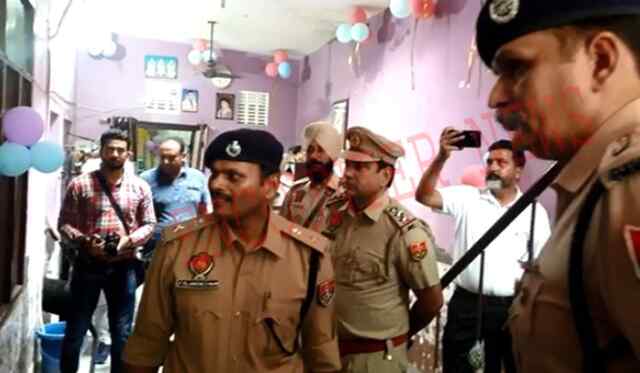 पंजाबः सुबह-सुबह पुलिस ने इलाके में दी दबिश, देखें वीडियो