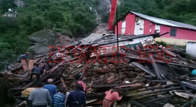 इस गांव में 2 बार फटे बादल, 3 मकान सहित सेब के बगीचों को हुआ नुकसान, देखें वीडियो