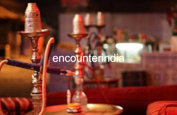 पुलिस ने रेड कर 3 दुकानों से प्रतिबंधित हुक्का और फ्लेवर किए बरामद