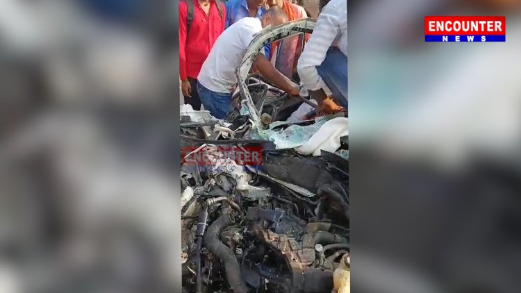 ट्रक और कार की भीषण टक्कर में 6 घायल, गाड़ी के उड़े परखच्चे, देखें वीडियो