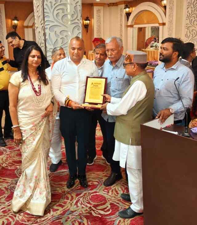 अग्रवंश संगठन द्वारा समाज सेवा में शानदार कार्यों पर अमित सिंगला वेलफेयर सोसाइटी के चेयरमैन  सम्मानित