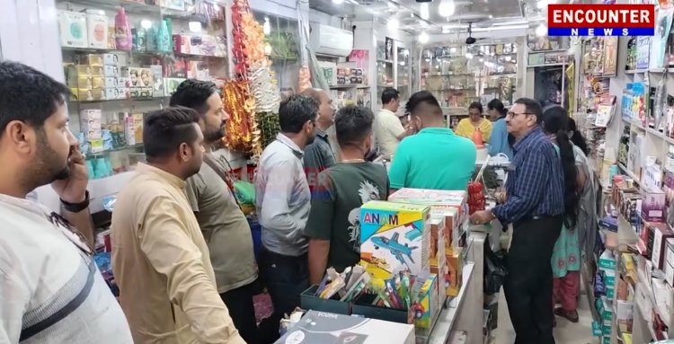 पंजाब: ग्राहक बन कर आई महिला ने किया दुकानदार महिला पर चाकू से हमला, देखें वीडियो