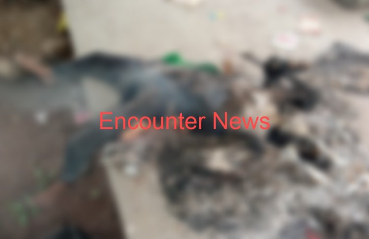 युवक की अधजली लाश मिलने से इलाके में फैली सनसनी