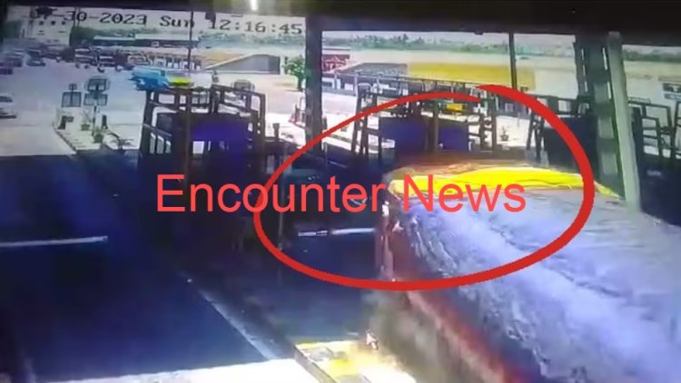 टोल बूथ पर ट्रक ने रॉन्ग साइड से आकर ओमनी वैन को रौंदा, एक की मौत