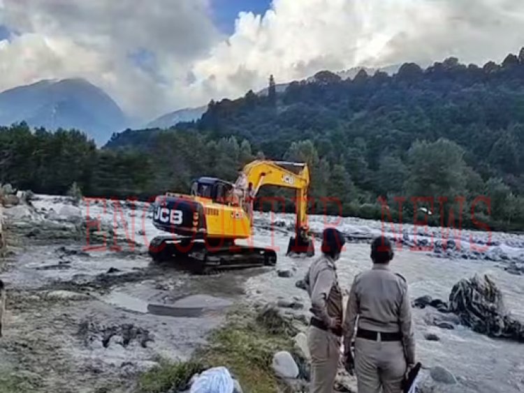 हिमाचल में मलबे में दबी PRTC की Bus से मिले 3 शव, देखें वीडियो