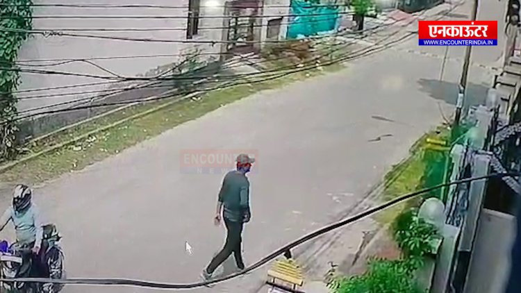 जालंधरः दिन-दिहाड़े घर में घुसकर महिला से चैन छीनकर लुटेरे फरार, देखें CCTV