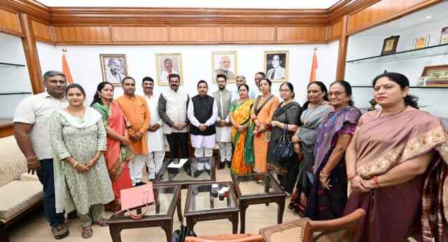 अनुराग ठाकुर ने ऊना ज़िले के 14 जिला परिषद सदस्यों को कराया संसद का भ्रमण,