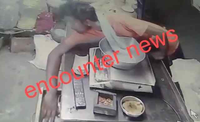 जालंधरः किशनपुरा में गल्ले से पैसे चुराते चोर काबू, देखें CCTV 