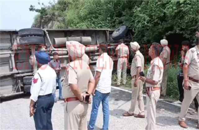 पंजाबः सवारियों से भरी बस पलटने से मचा हड़कंप