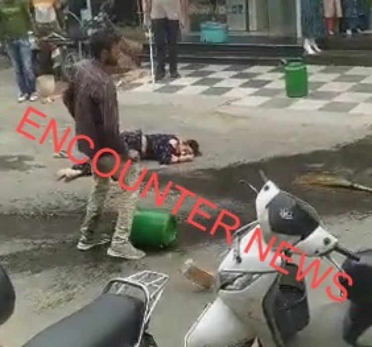 पंजाब: भरे बाजार में पत्नी पर बरसाए गंडासे 