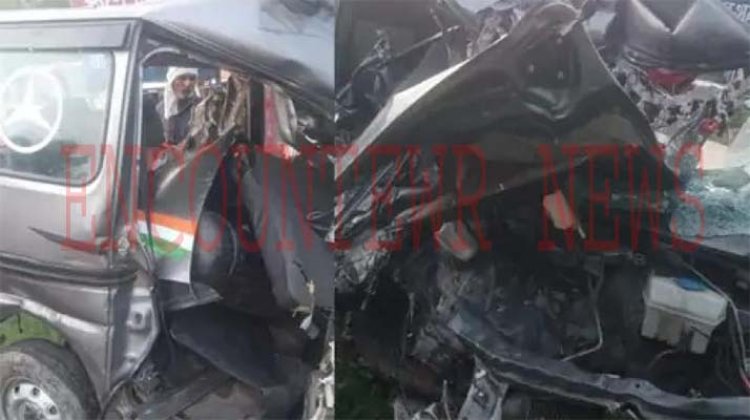 ट्रक और कार की भीषण टक्कर में 4 की मौत, गाड़ी के उड़े परखच्चे