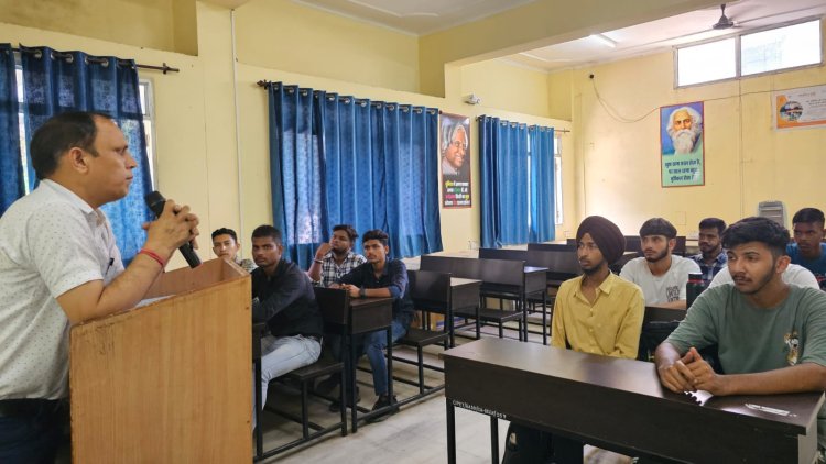 सिपैट संस्थान झाड़माजरी में सिविल सोसाईटी बारे बताया