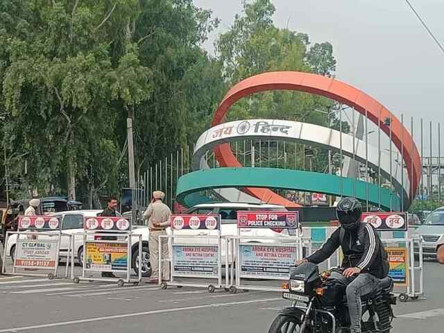 जालंधरः पंजाब बंद को लेकर इन चौंकों पर भारी पुलिस बल तैनात, इस मेन चौंक पर लगे बैरिकेड, देखें वीडियो