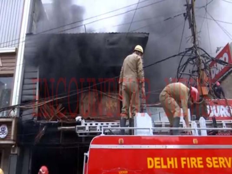 तड़के प्लाईवुड की दुकान में लगी भीषण आग, मौक पर पहुंची 21 दमकल विभाग की गाड़ियां, देखें वीडियो