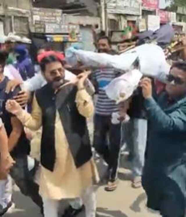 पंजाब बंद की कॉल को लेकर पीएम मोदी का पुतला फूंक कर किया प्रदर्शन, देखें Live