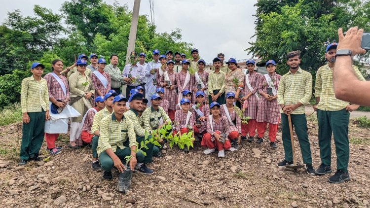 मेरी माटी मेरे देश कार्यक्रम के तहत बददी स्कूल के बच्चों ने रोपी हरियाली