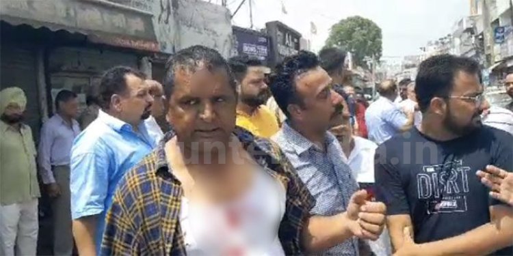 पंजाब: प्राचीन मंदिर में चले ईंट-पत्थर, कई घायल 
