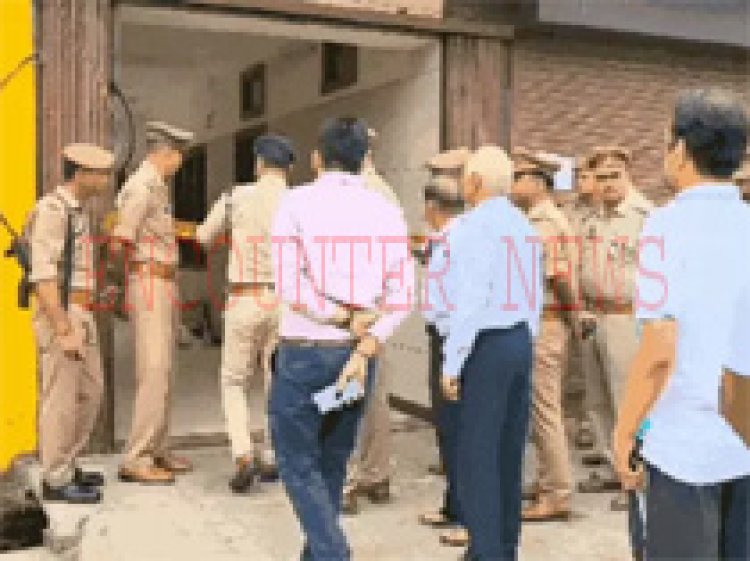 दिन दहाड़े घर में घुसकर दंपति को मारी गोली, एक की मौत