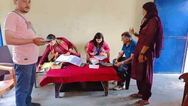 सांसद मोबाईल स्वास्थ्य सेवा ने कुटलैहड के मतोह में 33 लोगों का स्वास्थ्य जांचा