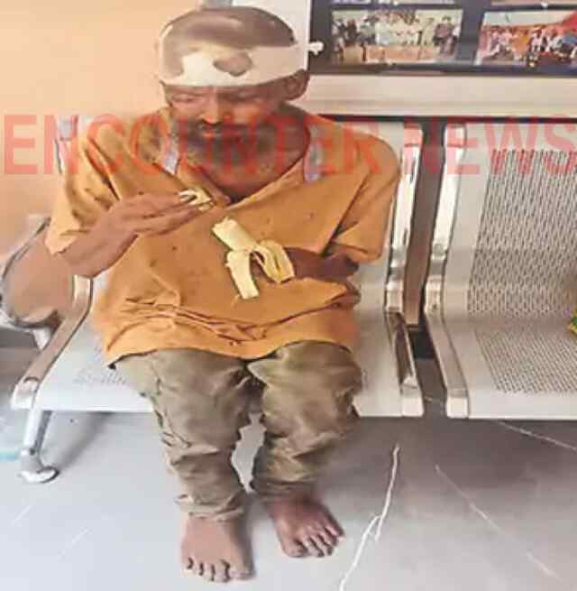 जालंधरः सिविल अस्पताल में हुआ हंगामा, सिर में कीड़े पड़े मरीज को एक घंटे तक घूमाते रहे संस्था के मेंबर