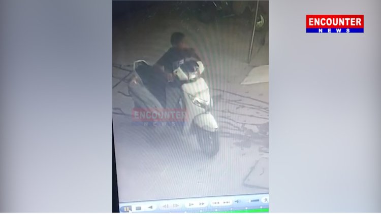 जालंधरः गुरुद्वारा साहिब के बाहर से एक्टिवा लेकर चोर फरार, देखें CCTV