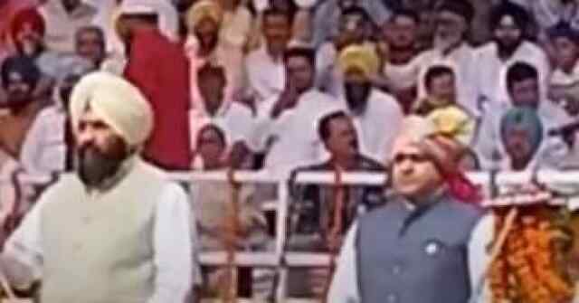 जालंधरः डिप्टी स्पीकर जय किशन सिंह रोड़ी ने फहराया तिरंगा, देखें वीडियो