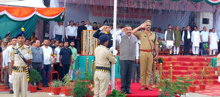 शिक्षा मंत्री रोहित ठाकुर ने फहराया राष्ट्रीय ध्वज़
