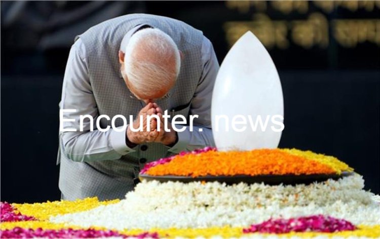 पुण्यतिथि पर अटल बिहारी वाजपेयी को श्रद्धांजलि देने पहुंचे PM मोदी