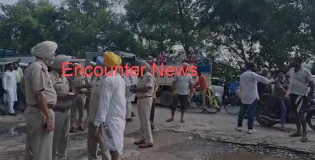 पंजाबः पोंग डैम से छोड़े गए 1 लाख 43 पानी से कई जगह पर टूटा धुसी बांध, देखें वीडियो