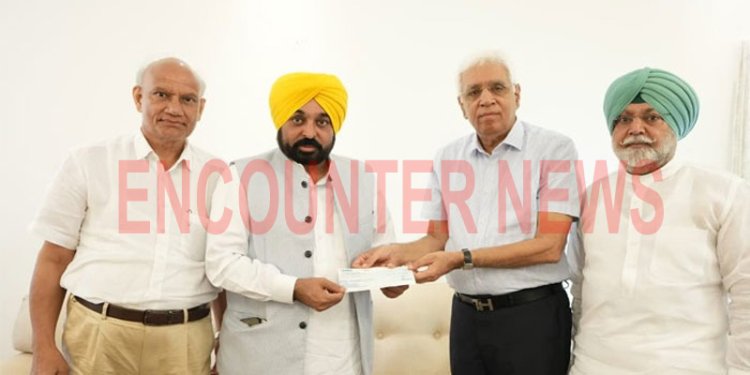 पंजाबः बाढ़ से प्रभावित लोगों के लिए डेरा राधा स्वामी ने CM राहत कोष में दिए 2 करोड़ रुपए