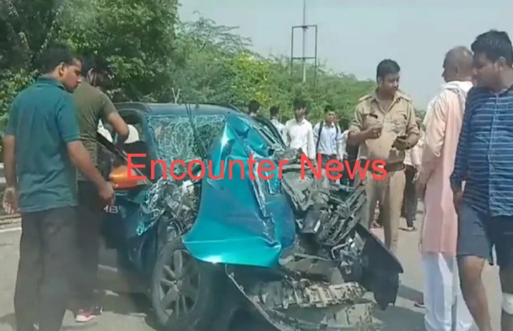 दो गाड़ियों की भीषण टक्कर में 5 घायल, गाड़ी के उड़े परखच्चे, देखें वीडियो