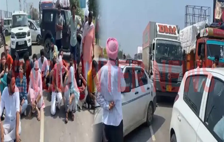 पंजाबः सड़कों पर बैठे इस कॉलेज के स्टूडेंट्स, लगा लंबा जाम 