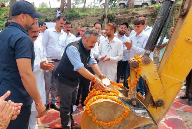विद्यार्थियों को गुणात्मक शिक्षा प्रदान करना प्रदेश सरकार की सर्वोच्च प्राथमिकता – रोहित ठाकुर