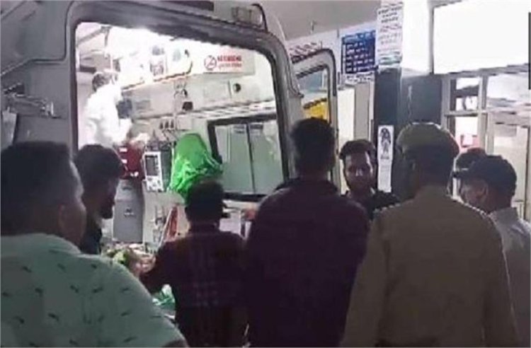 श्रद्धालुओं से भरी बस पलटी, 13 घायल