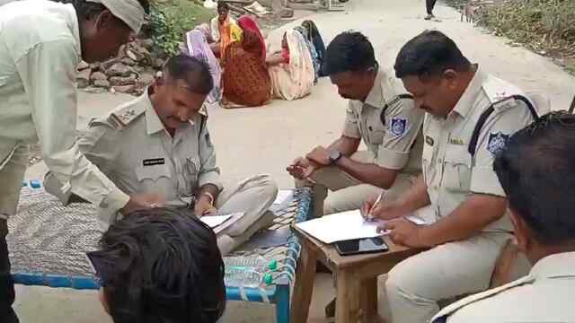 सोए हुए बेटे की गर्दन काटकर उतारा मौत के घाट