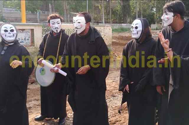 जालंधरः इस चौक के पास लोगों का प्रशासन के खिलाफ अनोखा प्रदर्शन
