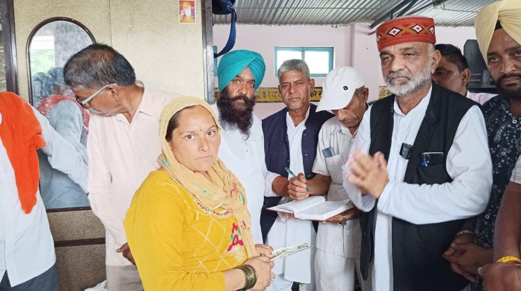 समाजसेवी हंसराज चन्देल ने थामा आपदा प्रभावित पहाड़ी क्षेत्र के लोगो का हाथ