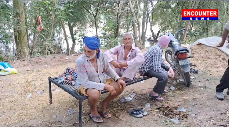 पंजाब : घरों में आए पानी के चलते लोग 4 दिनों से धुसी बांध पर रहने को हुए मजबूर, देखें वीडियो