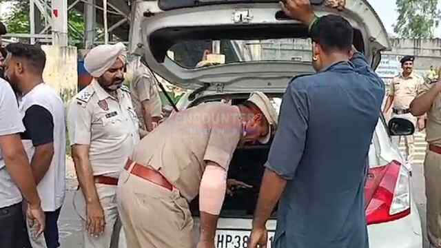 पंजाब : सर्च ऑपरेशन सील-3 दौरान अवैध शराब सहित 2 महिलाएं काबू, देखें वीडियो