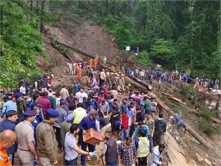 शिव मंदिर के मलबे से 17 शव हुए बरामद