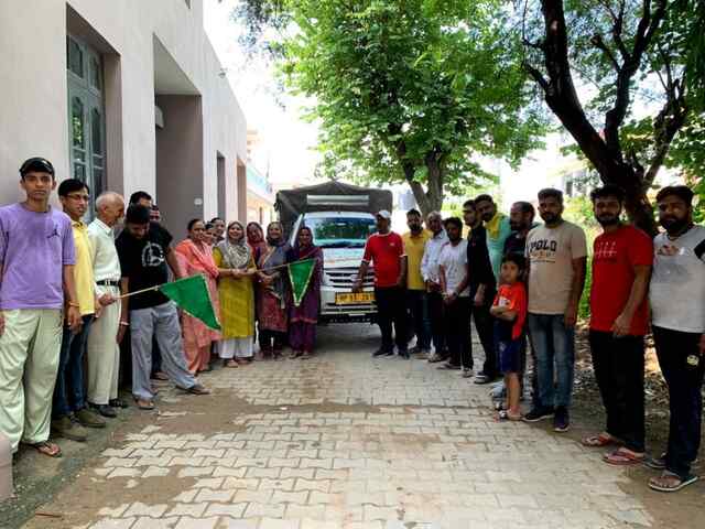 45 हजार रुपये राशन किटटों को पैक कर भेजा साई